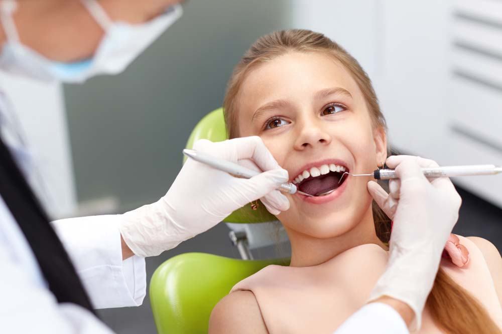 Kinder Zahnarzt Behandlung im ZAHNKOWSKI MVZ